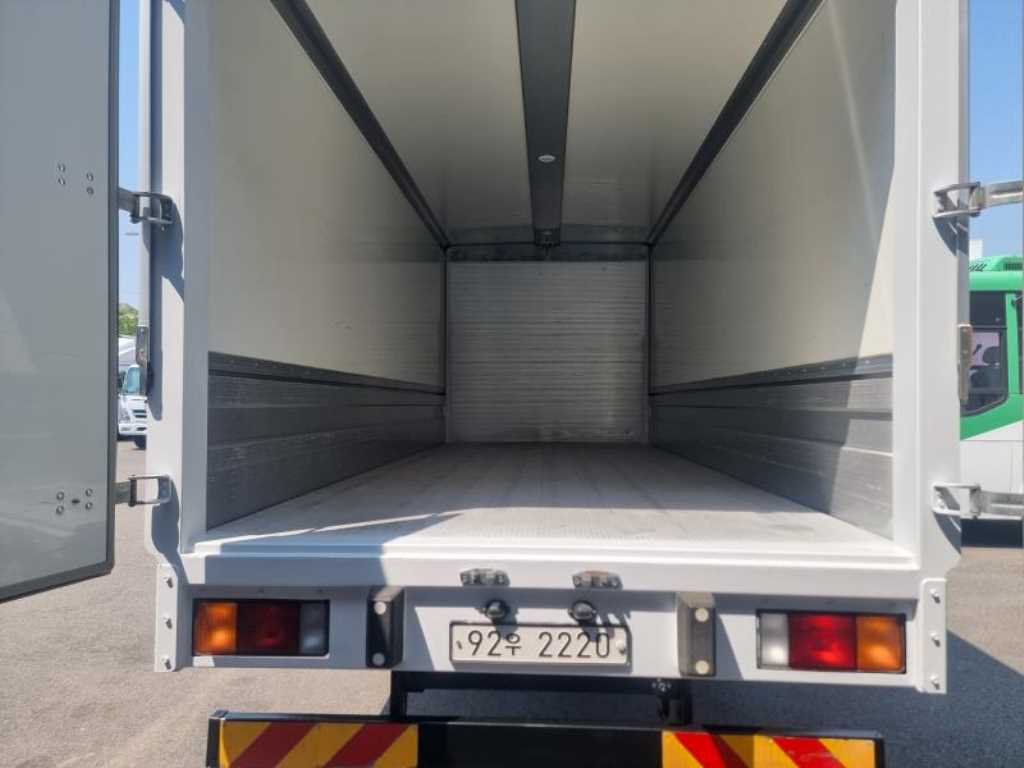 medium and large cargo truck - Vista 7