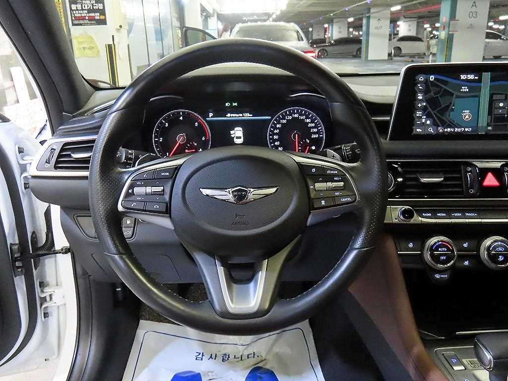 Genesis G70 - Vista 8
