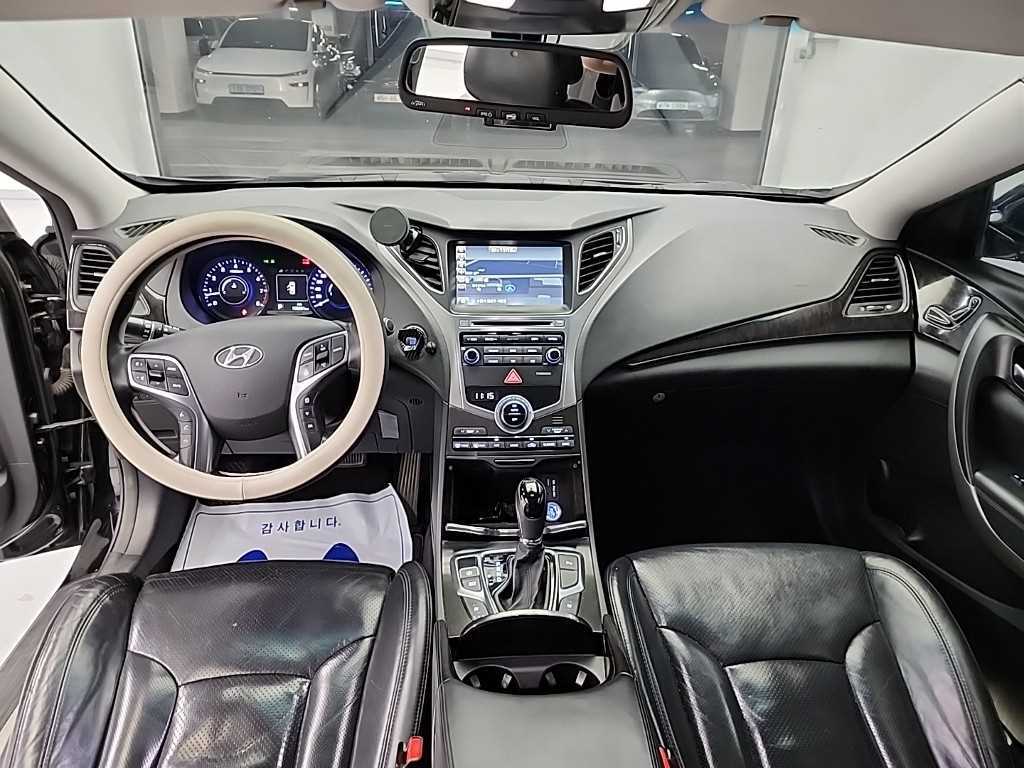 HYUNDAI Grandeur - Vista 7