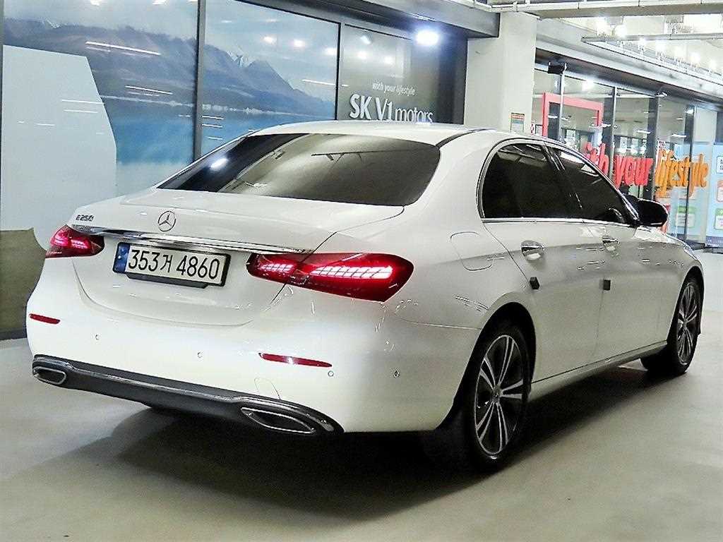 Mercedes Benz E class - Vista 4