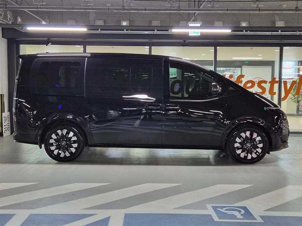 HYUNDAI Staria - Vista 3