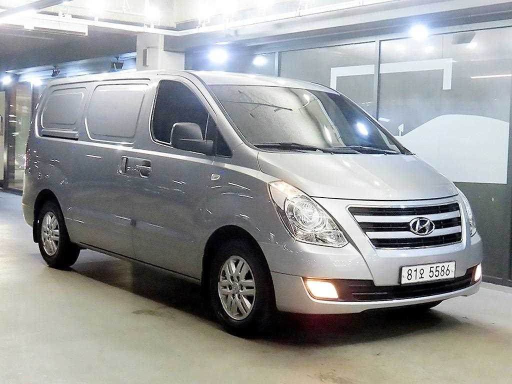 HYUNDAI Starex - Vista 2