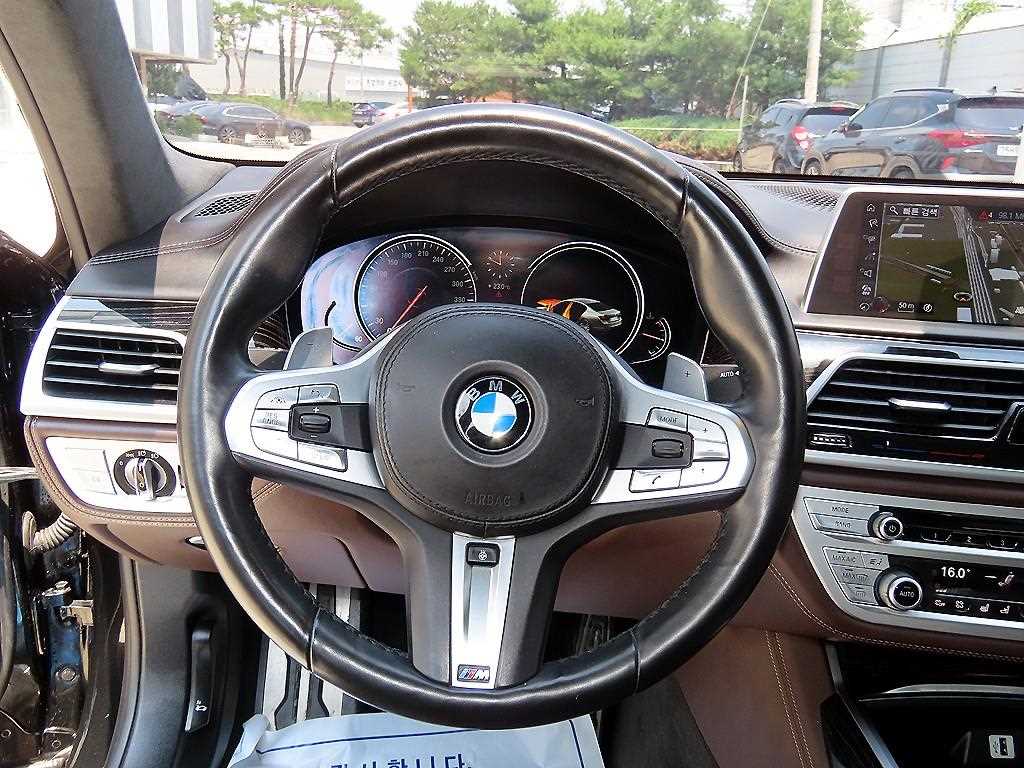 BMW 7 Series - Vista 8