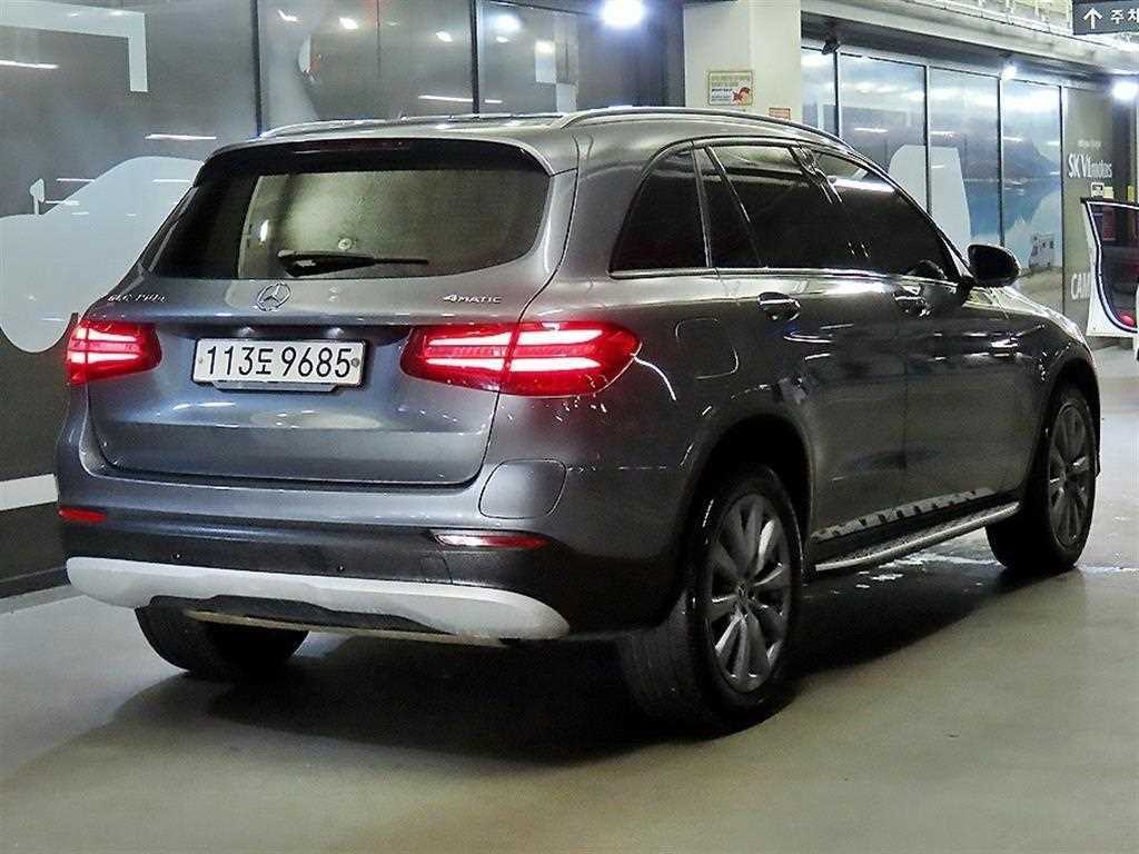Mercedes Benz GLC Class - Vista 4