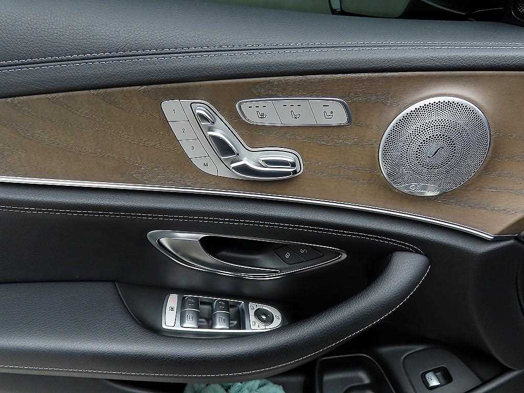 Mercedes Benz E class - Vista 11