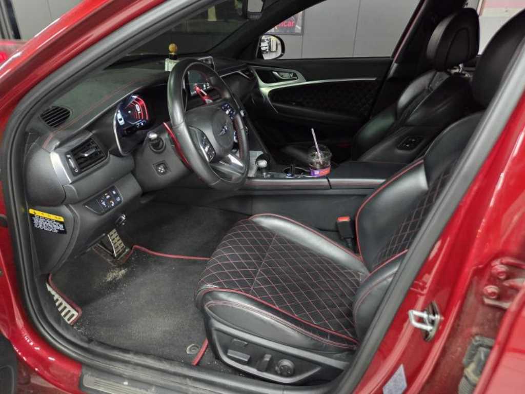 Genesis G70 - Vista 9