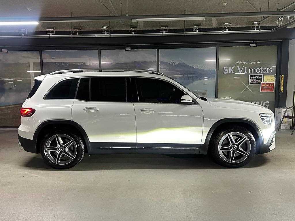 Mercedes Benz GLB Class - Vista 4
