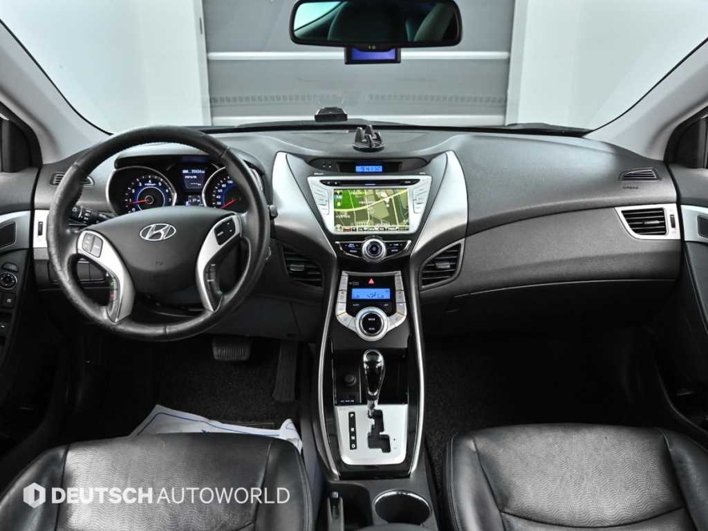 HYUNDAI Avante - Vista 7
