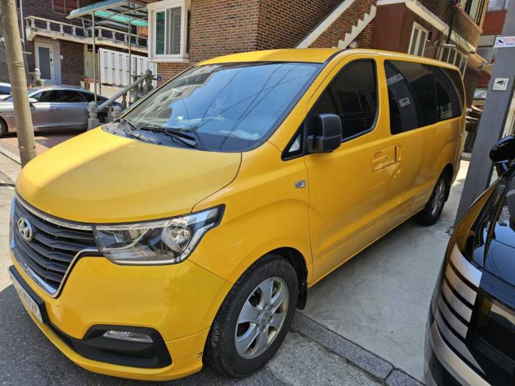 HYUNDAI Starex - Vista 2