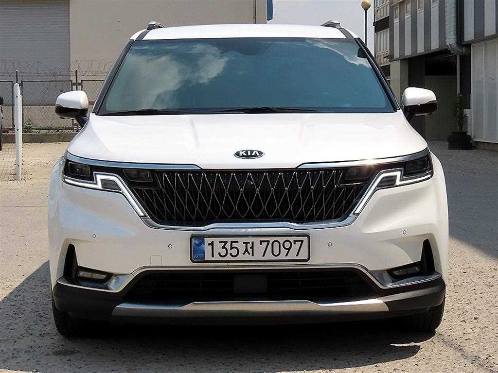 KIA Carnival 2021 Blanco - Importación desde Corea - HF Imports Iquique - Foto 1