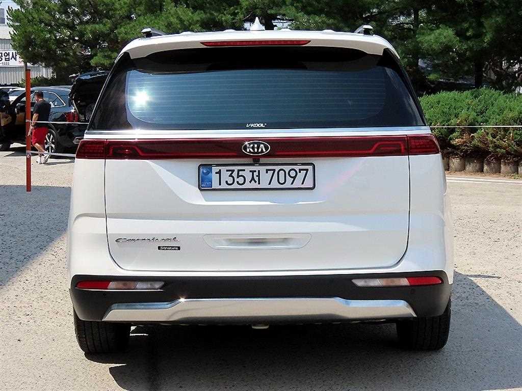 KIA Carnival - Vista 4