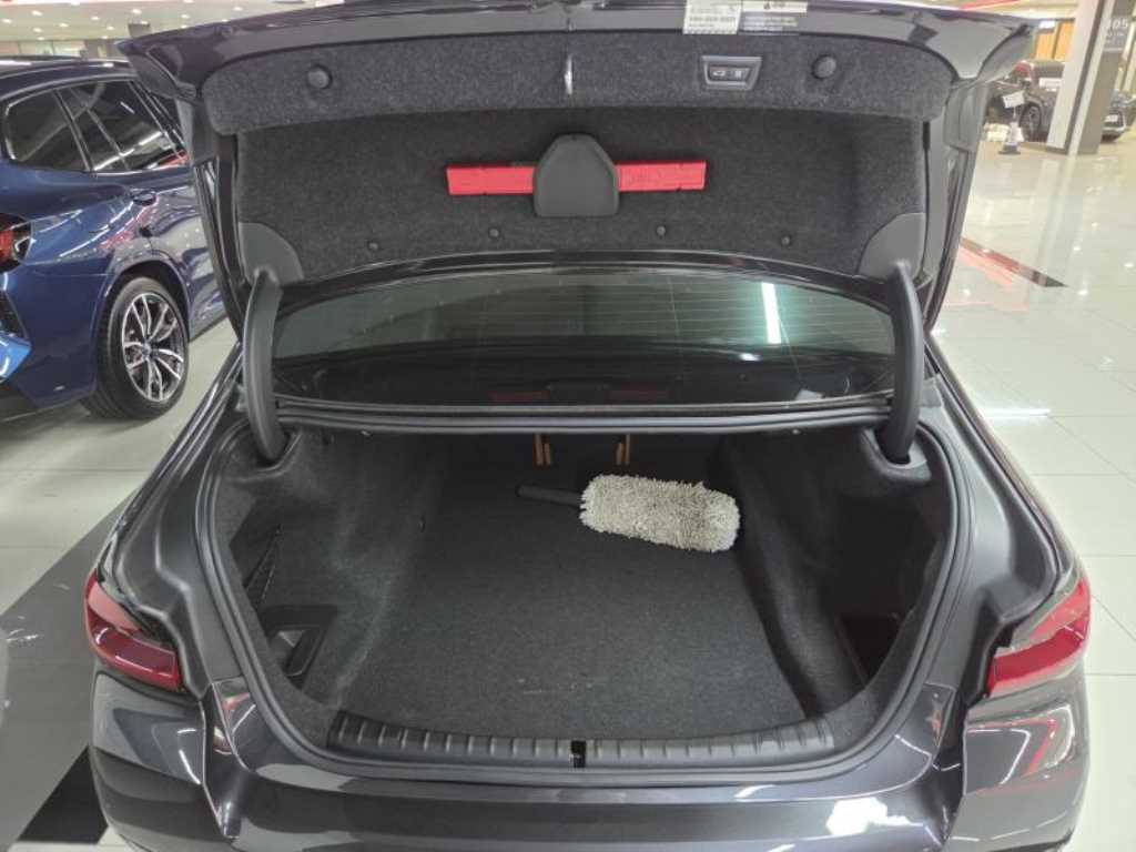BMW 5 Series - Vista 8