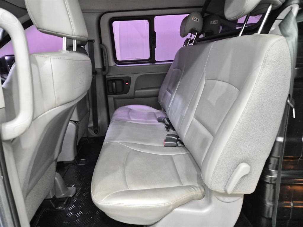 HYUNDAI Starex - Vista 7