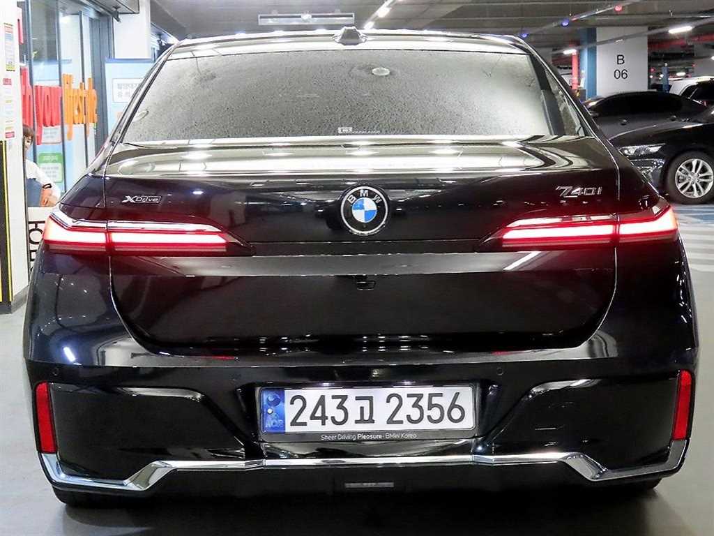 BMW 7 Series - Vista 5