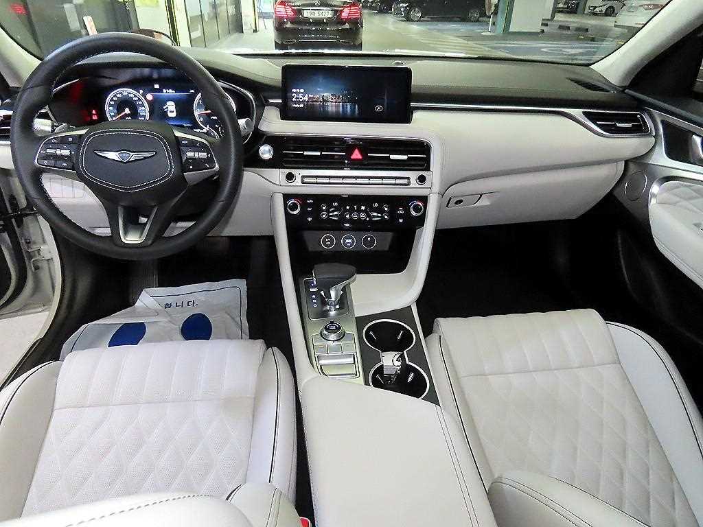 Genesis G70 - Vista 10