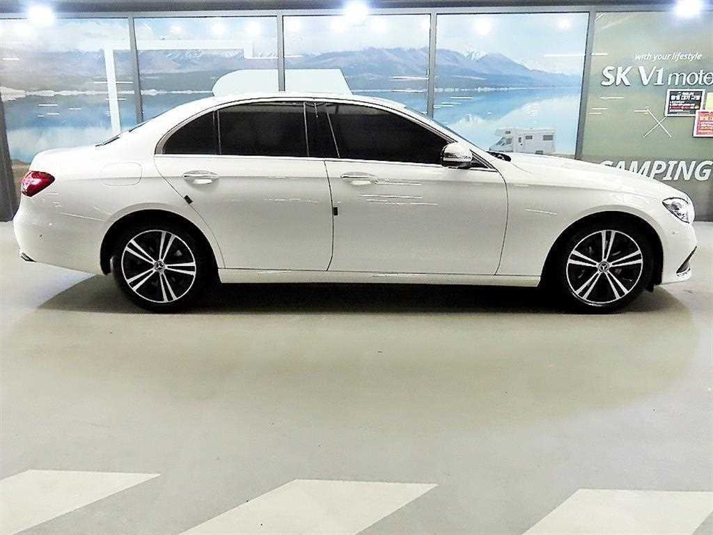 Mercedes Benz E class - Vista 3