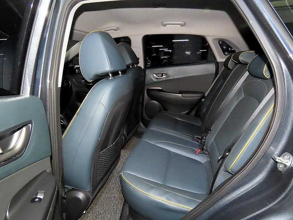 HYUNDAI Kona - Vista 7