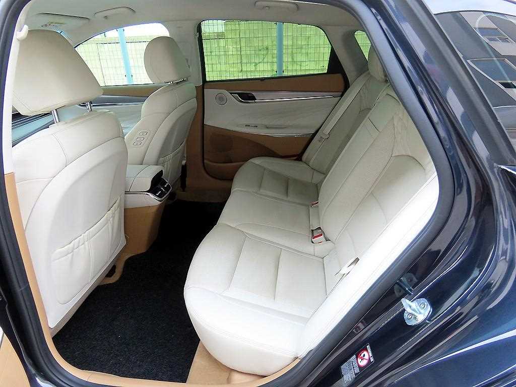 HYUNDAI Grandeur - Vista 7