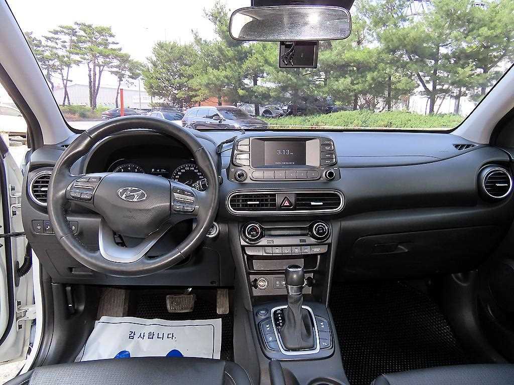 HYUNDAI Kona - Vista 7