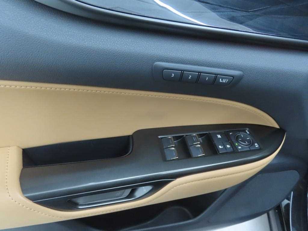 Lexus NX - Vista 10