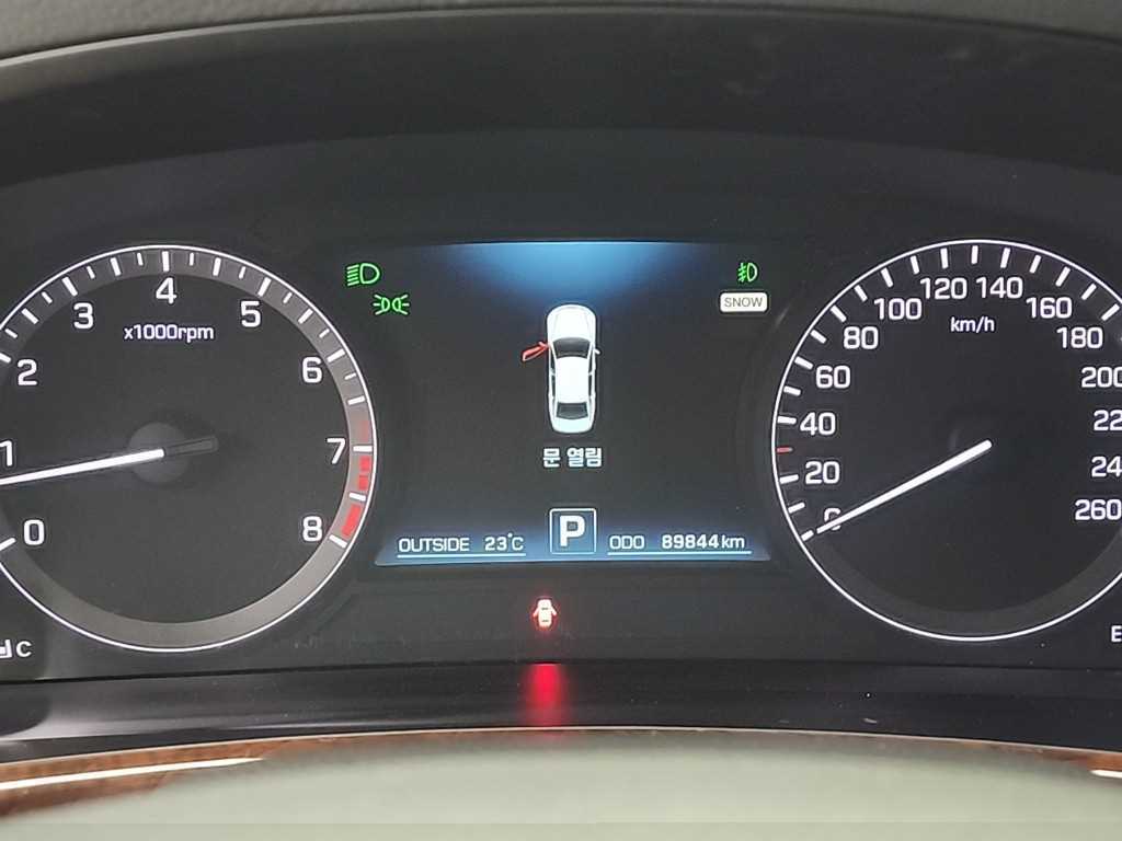HYUNDAI Equus - Vista 6