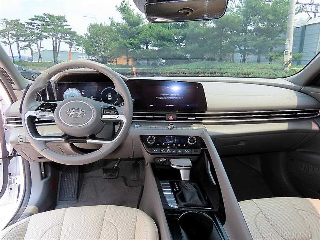 HYUNDAI Avante - Vista 7