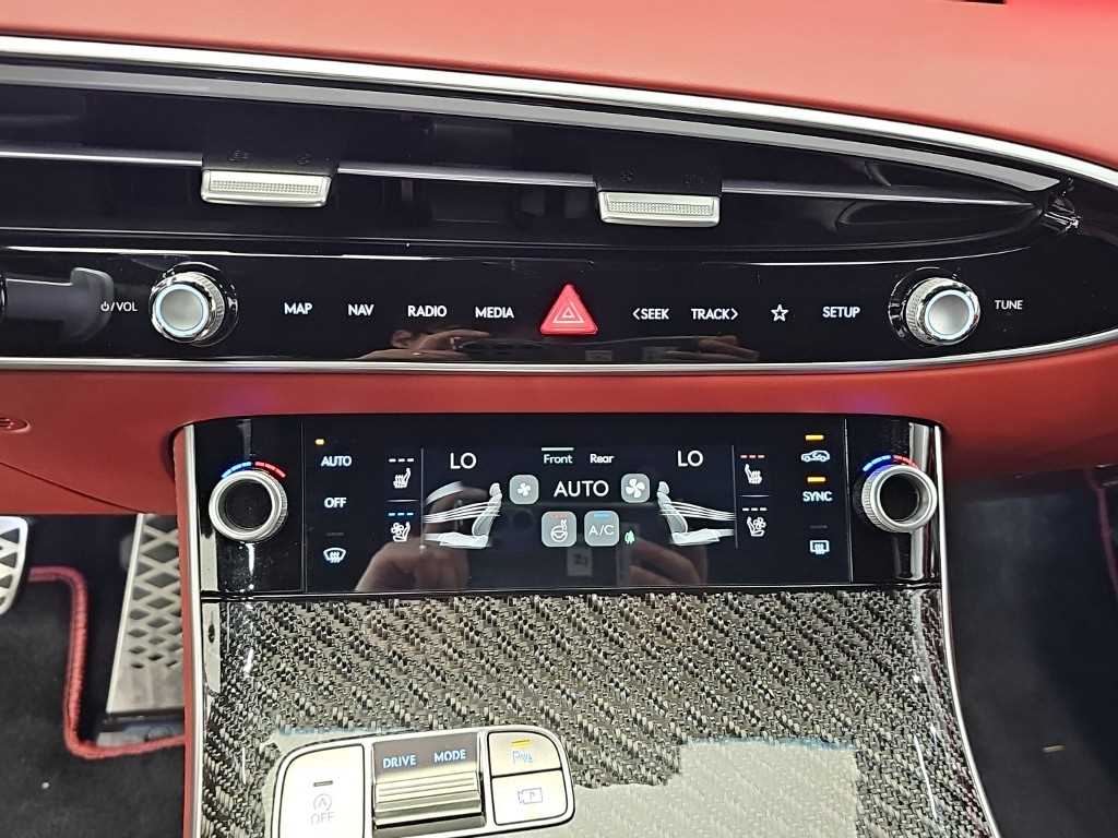 Genesis GV70 - Vista 10