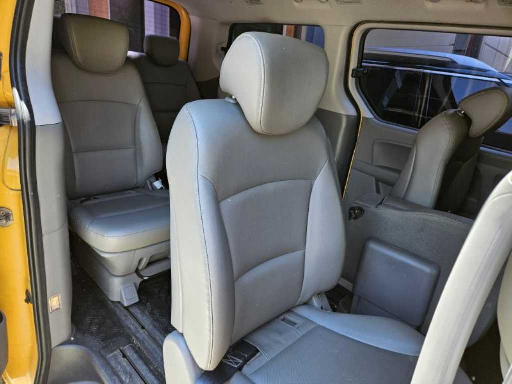 HYUNDAI Starex - Vista 6