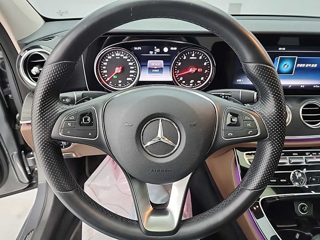Mercedes Benz E class - Vista 9