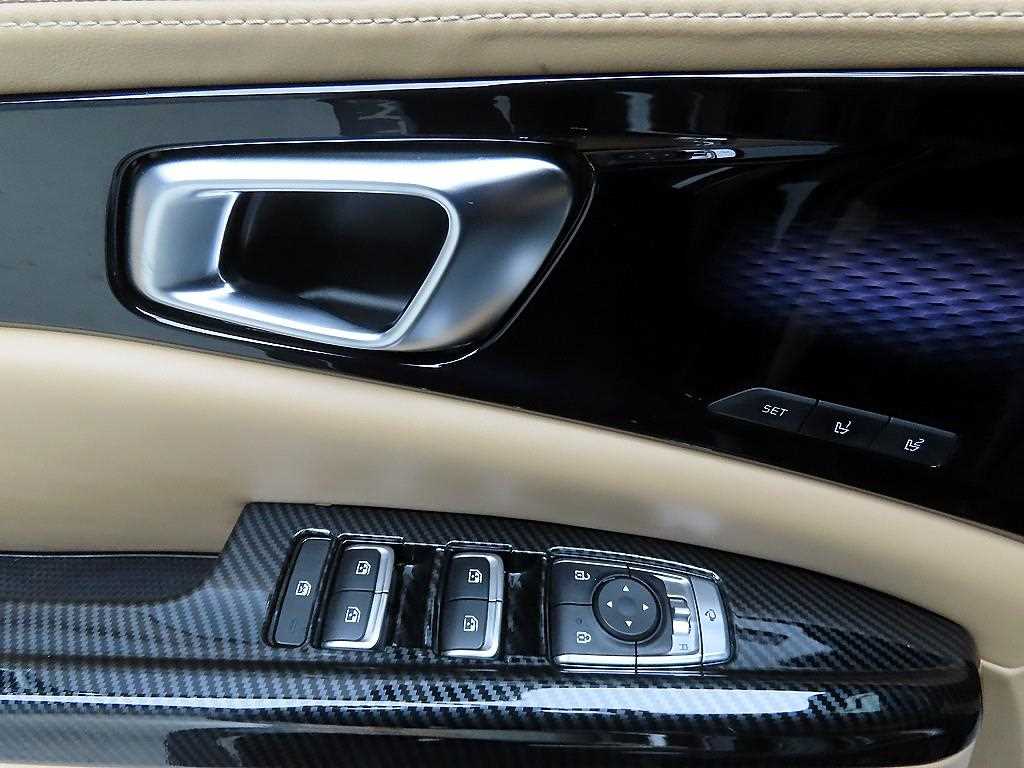 KIA Carnival - Vista 12