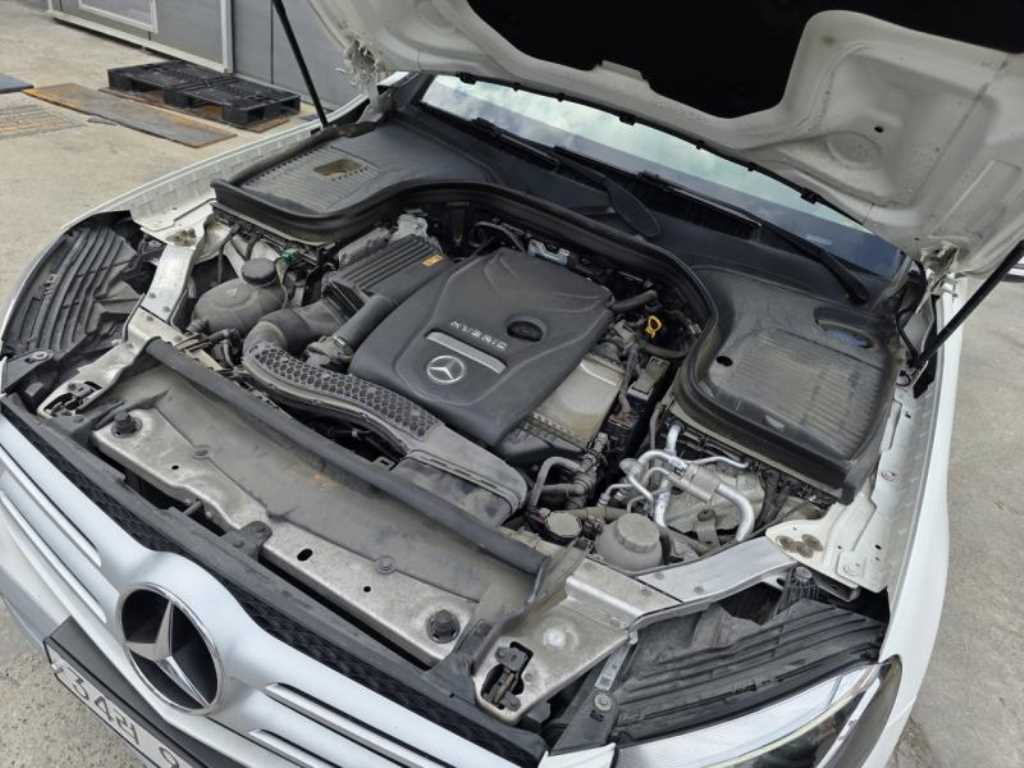 Mercedes Benz GLC Class - Vista 5