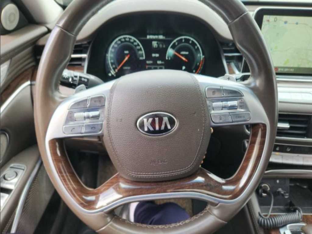 KIA K9 - Vista 8
