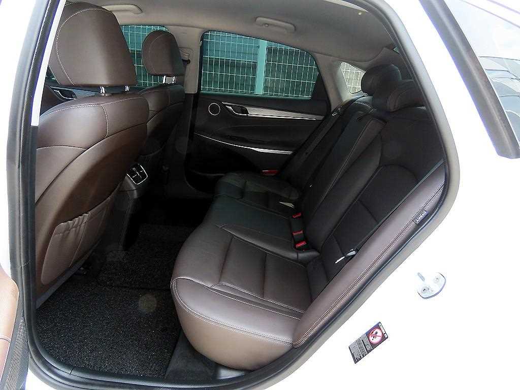 HYUNDAI Grandeur - Vista 6