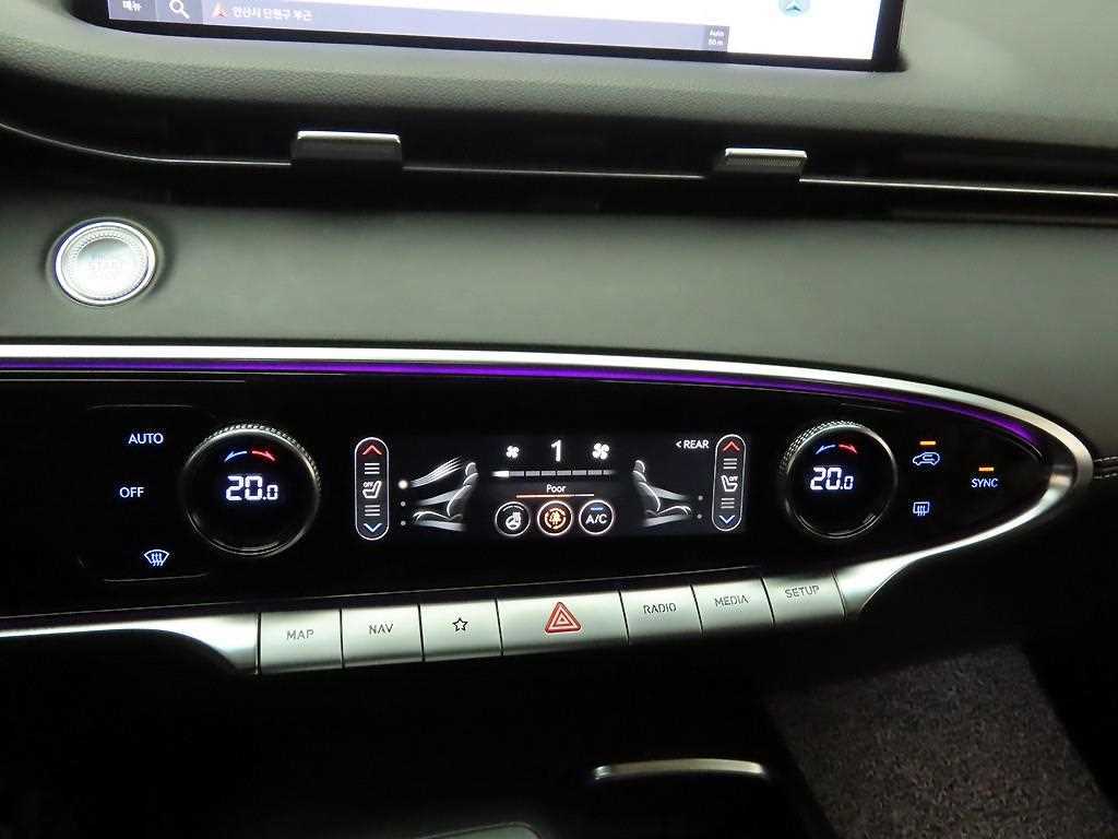 Genesis GV70 - Vista 9