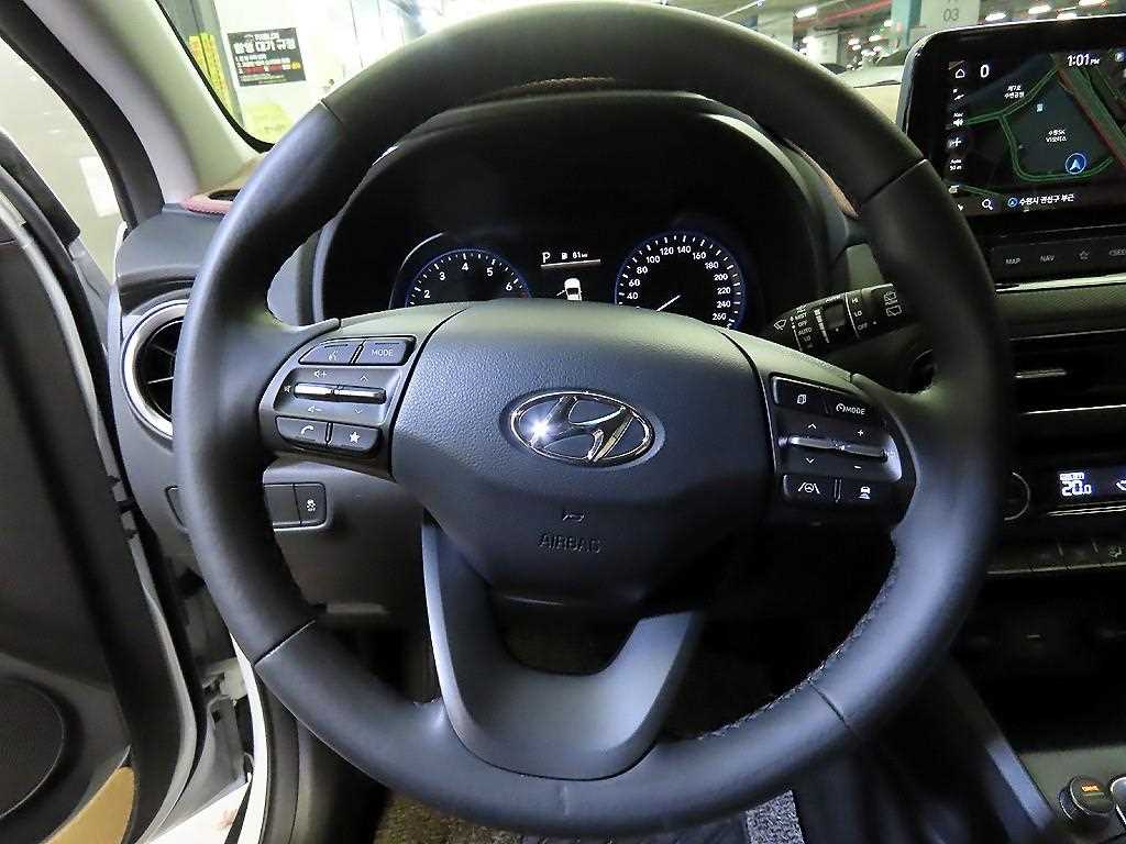HYUNDAI Kona - Vista 9