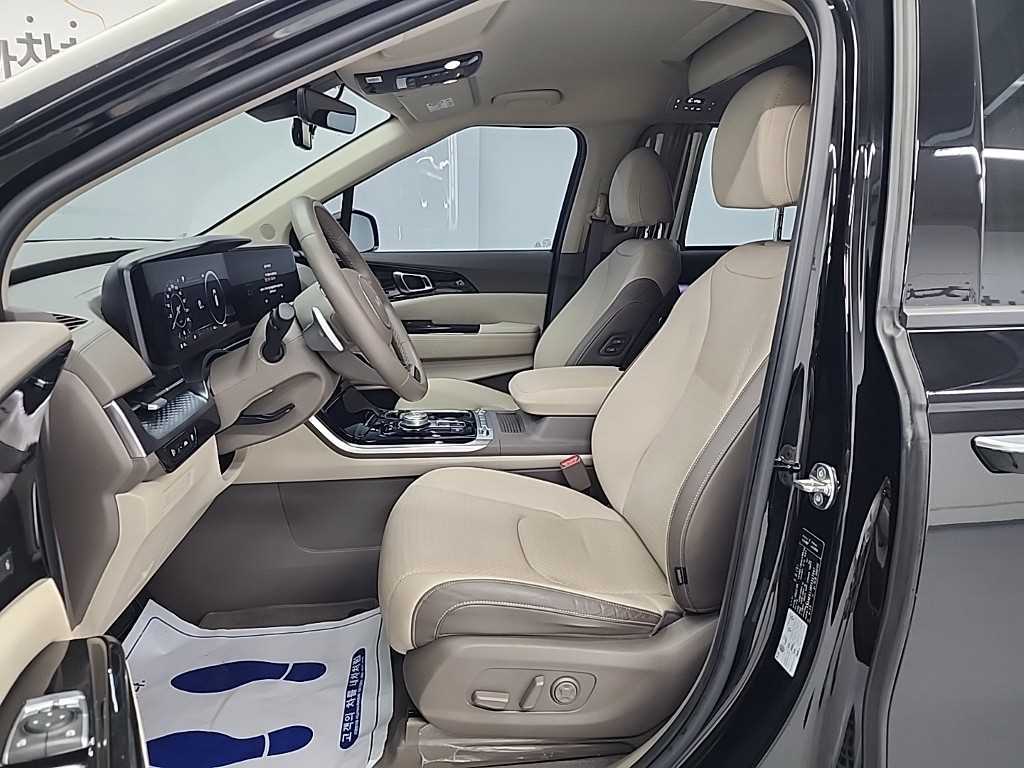 KIA Carnival - Vista 11