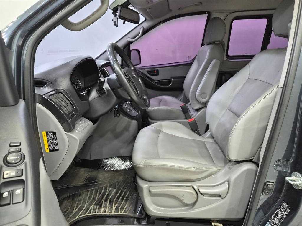 HYUNDAI Starex - Vista 10