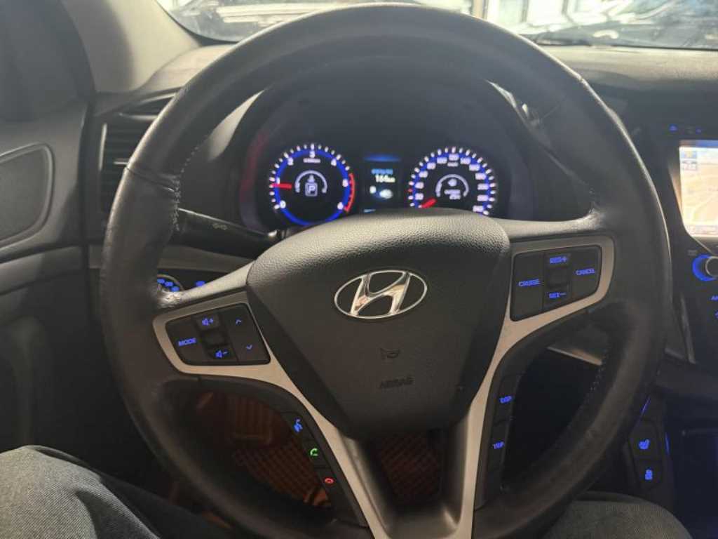 HYUNDAI i40 - Vista 10