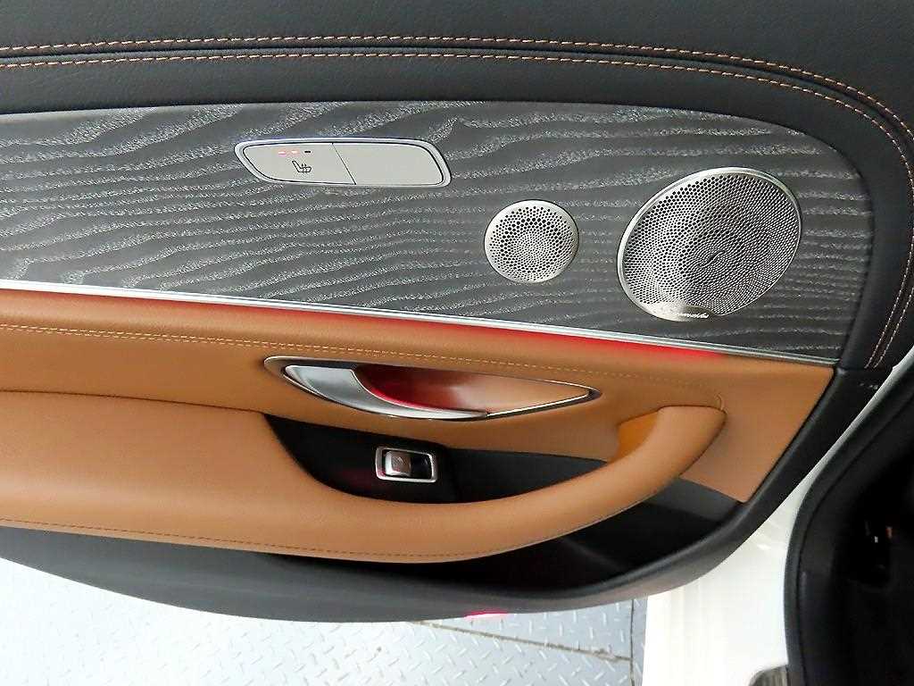 Mercedes Benz E class - Vista 12