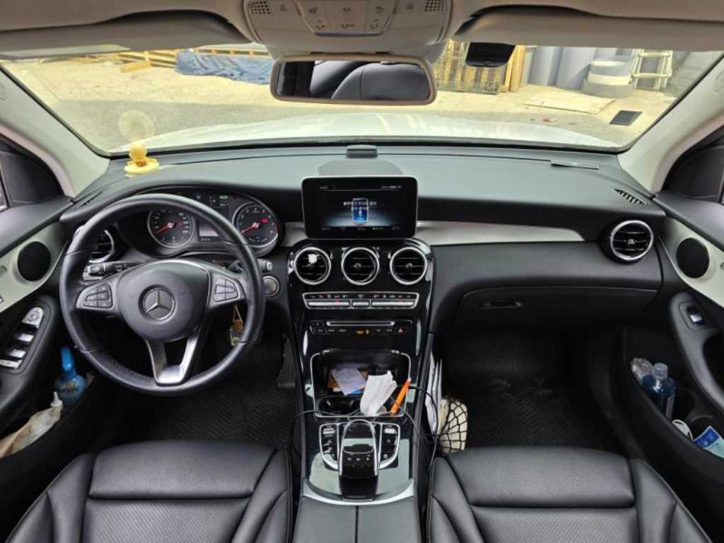 Mercedes Benz GLC Class - Vista 7