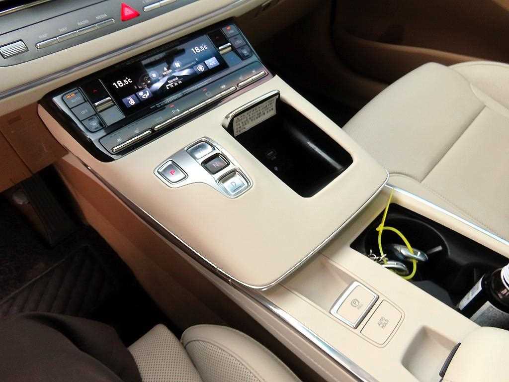 HYUNDAI Grandeur - Vista 11