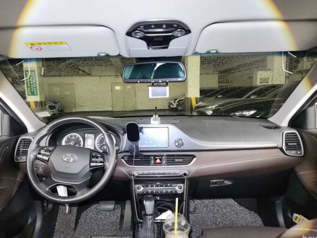 HYUNDAI Grandeur - Vista 7