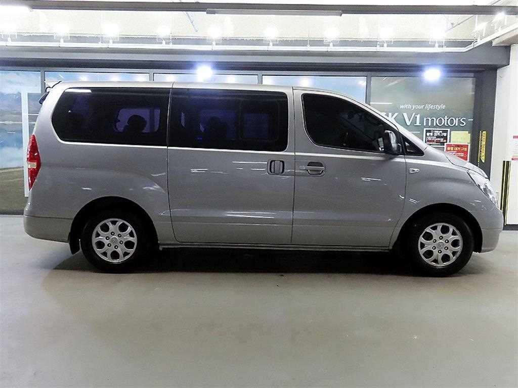 HYUNDAI Starex - Vista 3