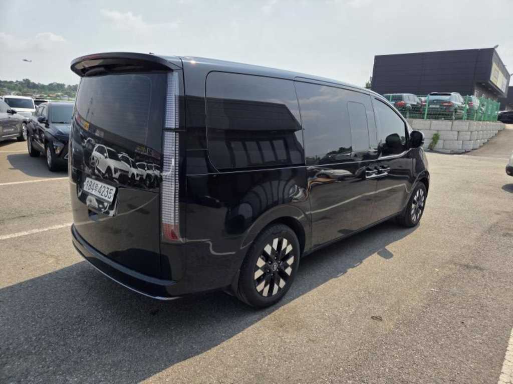 HYUNDAI Staria - Vista 4