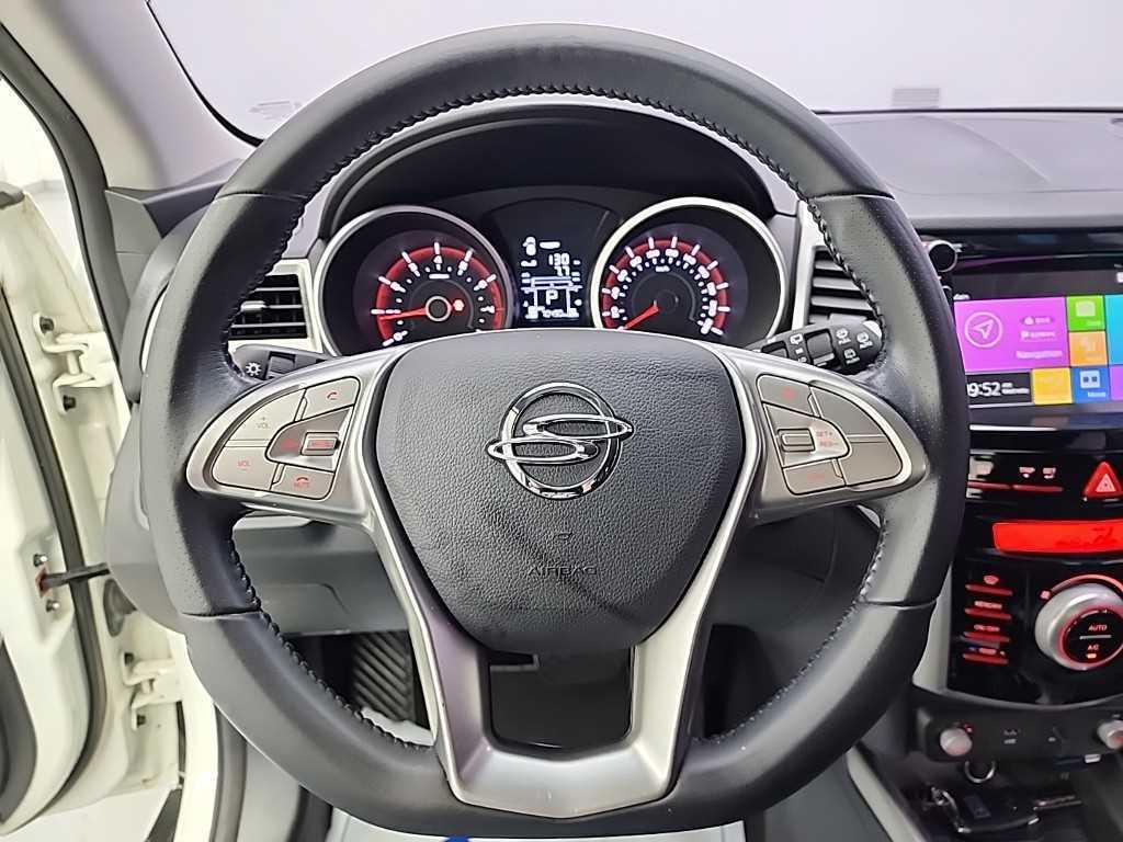 Ssangyong Tivoli - Vista 9