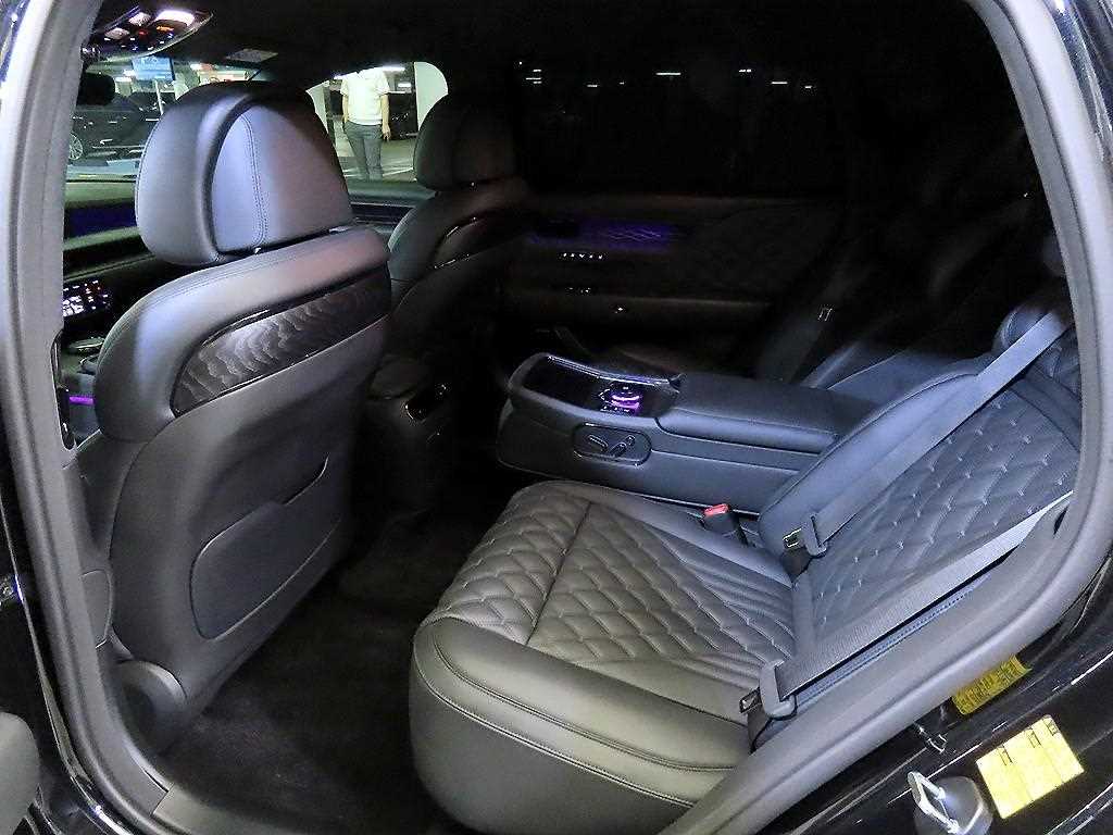 Genesis G90 - Vista 7