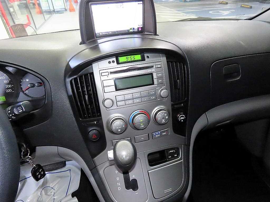 HYUNDAI Starex - Vista 11