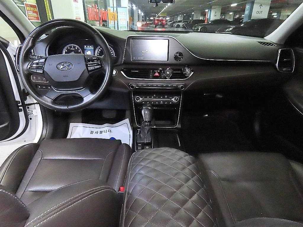 HYUNDAI Grandeur - Vista 10