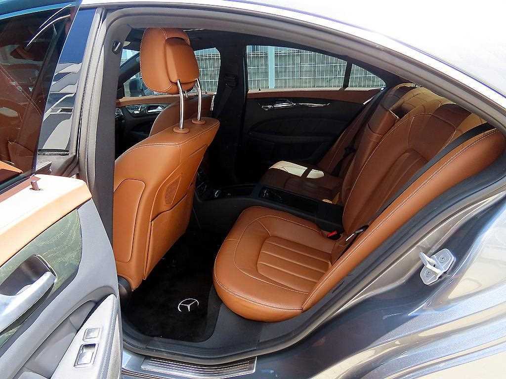 Mercedes Benz CLS Class - Vista 6