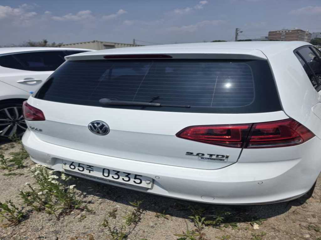 Volkswagen Golf - Vista 4